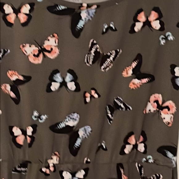 Girls dress with butterflies - Picture 3 of 5